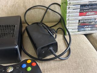 Xbox 360 Negro + 2 Controles y Accesorios