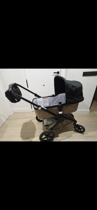 Bugaboo Fox 2 Silla de Paseo y capazo Negra
