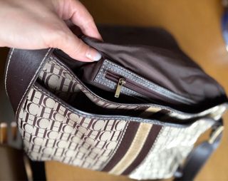 Bandolera Carolina Herrera CH Beige Marrón