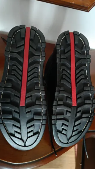 Scarpe Prada N.37.5