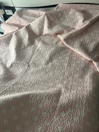Colcha rosa y blanca cama de 90