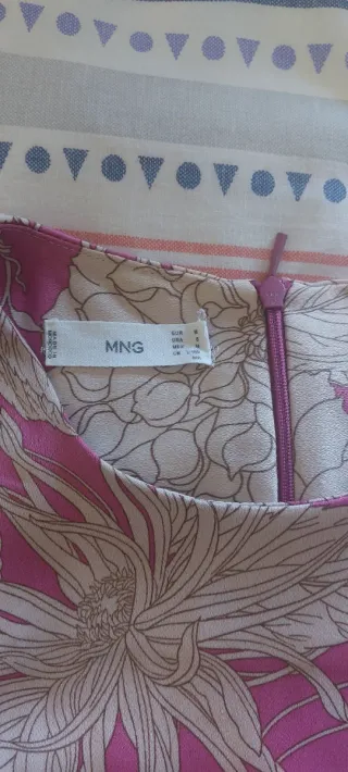 Vestido floral Mango