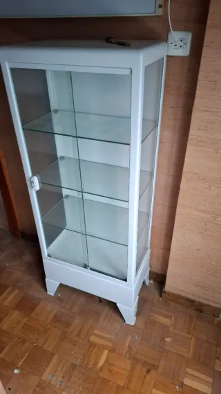 Mueble consulta médica metálico y cristal