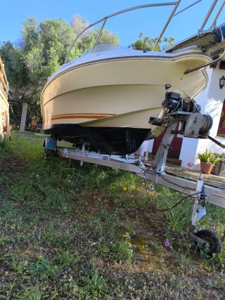 Embarcación Quicksilver 4'70, con remolque