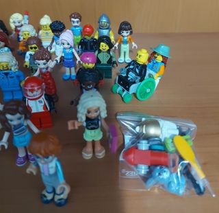 65 Figuras de Lego Friends/Lego Girls.