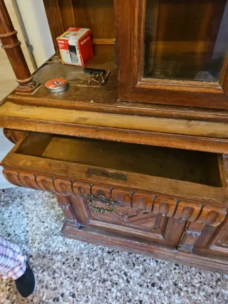 Mueble antiguo siglo XIX madera y cristal