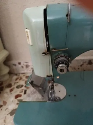 Máquina de coser Alfa