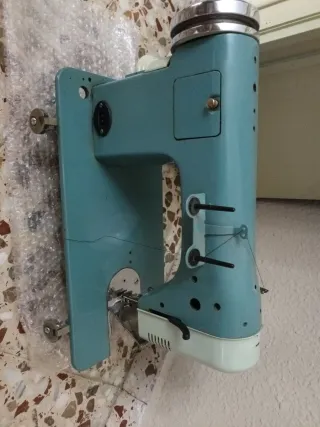 Máquina de coser Alfa