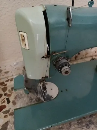 Máquina de coser Alfa
