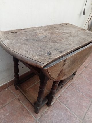 Mesa de ala antigua de madera