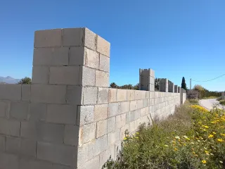 Muro y cerramiento de piedra natural
