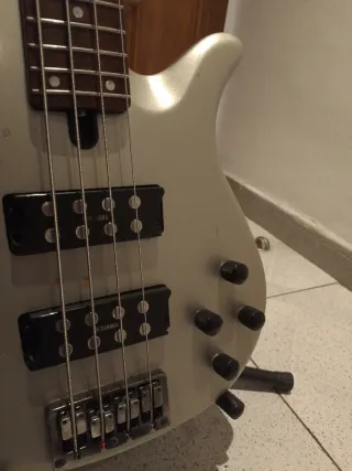 Bajo Yamaha RBX374 Plata
