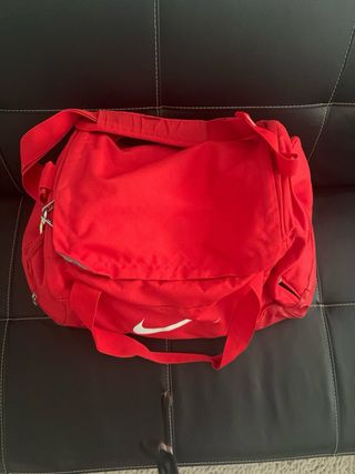 Macuto deportivo Nike rojo