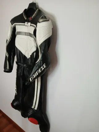 Mono dainese talla 50