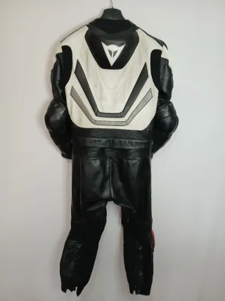 Mono dainese talla 50