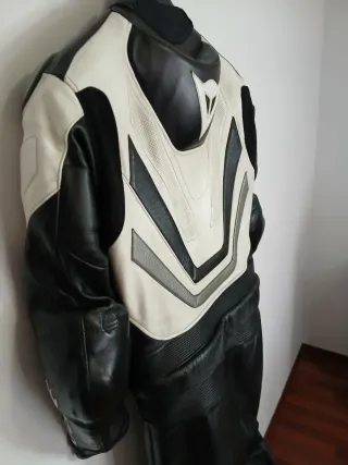Mono dainese talla 50