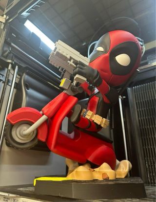 Figura Deadpool Chibi con Moto y Armas