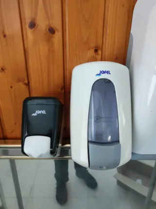 Toallero papel y 2 jaboneras hostelería