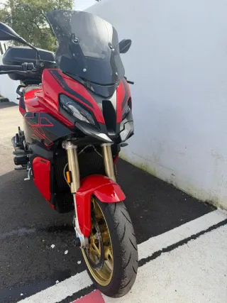 BMW S 1000 XR 2023 Roja y Negra