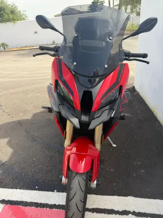BMW S 1000 XR 2023 Roja y Negra