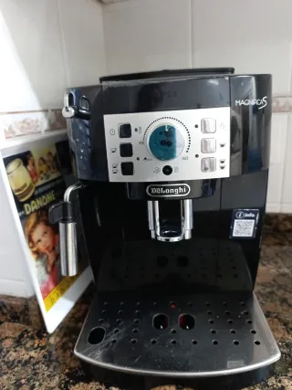 Cafetera Automática DeLonghi Magnifica S