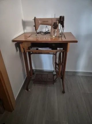 Máquina de coser Singer beige