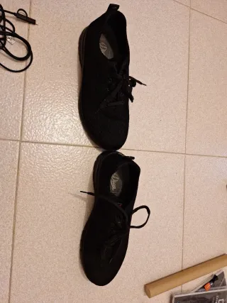 Zapatos negros talla 43. Marca Dian. Blandos