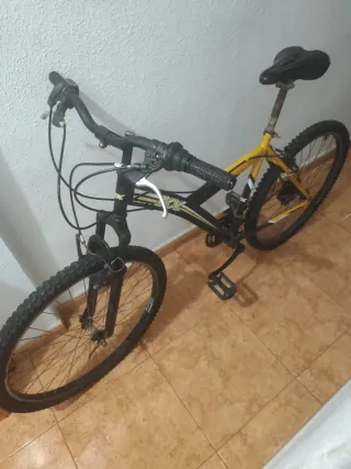 Bicicleta kX Sporty Negra y Amarilla