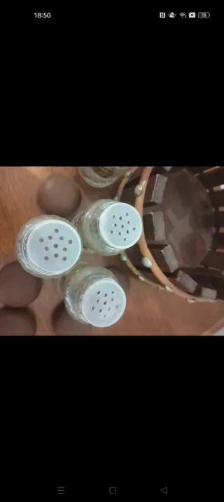 Cesta Vintage com 6 Frascos de Especiarias