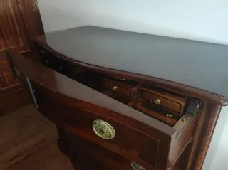 Mueble buró clásico de madera