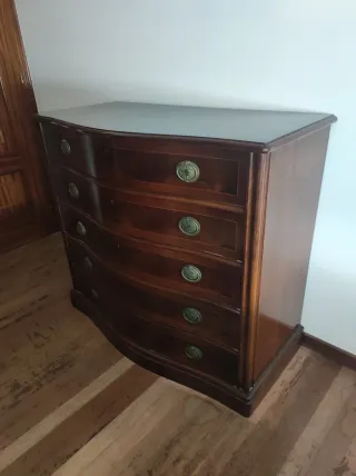 Mueble buró clásico de madera