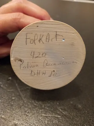 Figura niña con peluche pintada a mano