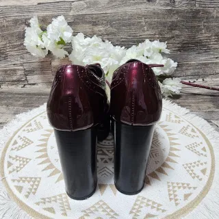 Zapatos charol color burdeos