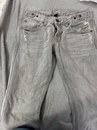 Pantalón tejano gris desgastado