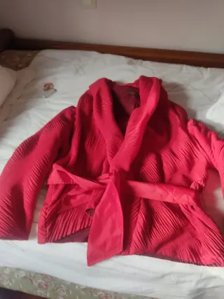 Chaqueta Adolfo Dominguez Talla 38 Roja. Preciosa