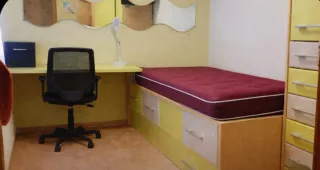 Habitación juvenil cama nido y armario