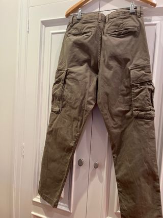 Pantalón cargo Zara verde talla 38