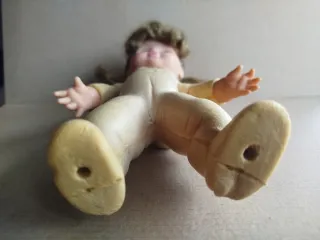 Muñeca gimnasta con ropa deportiva
