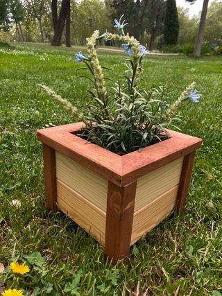 Jardinera de madera 19x16.5 cm