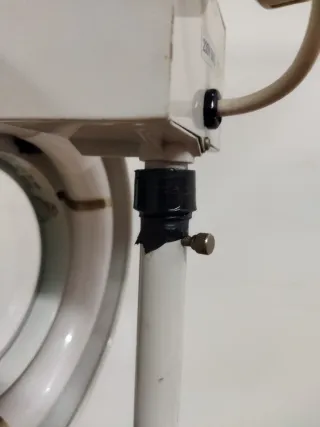 Lámpara de pie con lupa