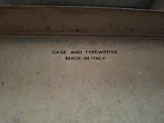 Máquina de escribir Olivetti Lettera 32