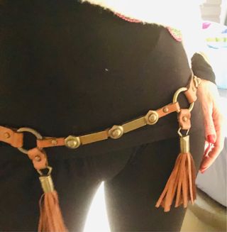 Cinturón BDBA cuero, metal y flecos