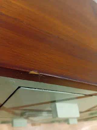Mueble de madera con cajones pequeños