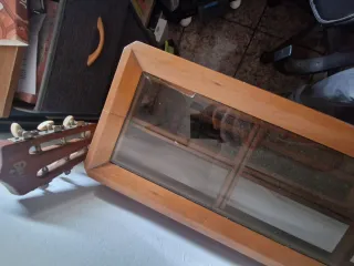 Recibidor de madera con espejo