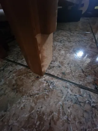 Recibidor de madera con espejo