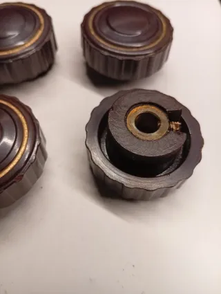 4 Botones Radio Antiguos Bakelita Marrón Dorado