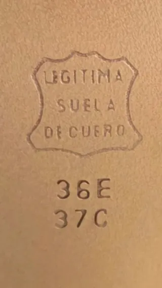 Zapatos de tacón negros ante.