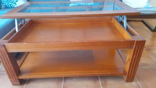 Mesa de centro elevable de madera y cristal