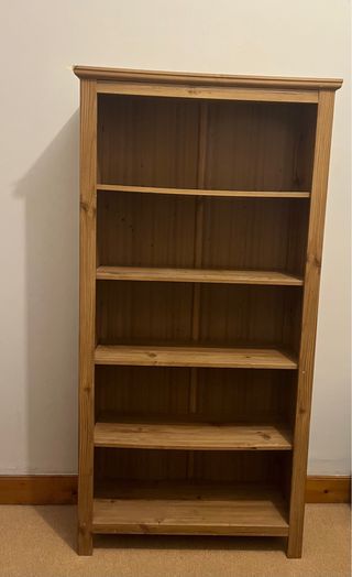 Estantería de madera