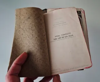 Antiguo misal religioso año 1941